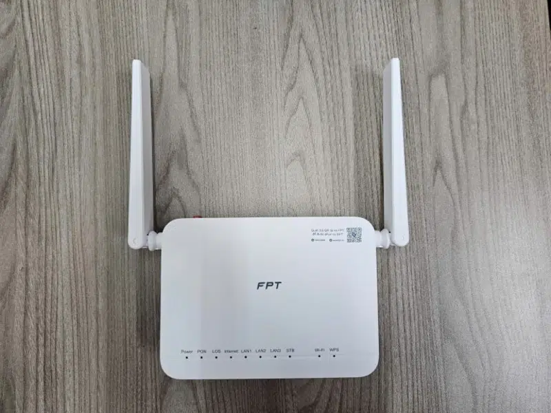 Modem Internet Hub AX3000GZ V2 WiFi 6 FPT với hai ăng-ten ngoài